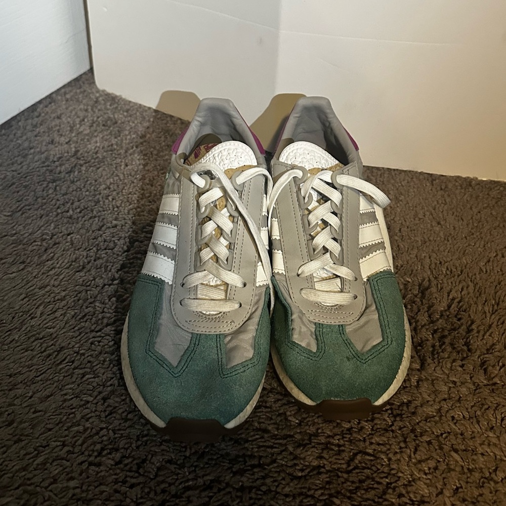 Adidas men’s size 8 sneakers